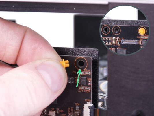 Installieren des LCD-Adapter-Abstandshalters (ALT)
