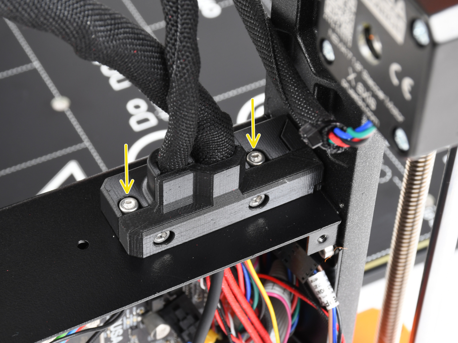 Attaching the extruder cable bundle