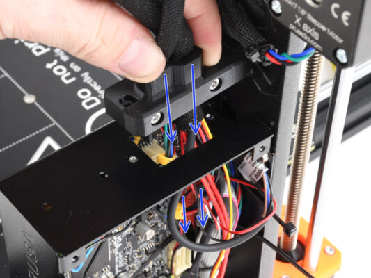 Attaching the extruder cable bundle