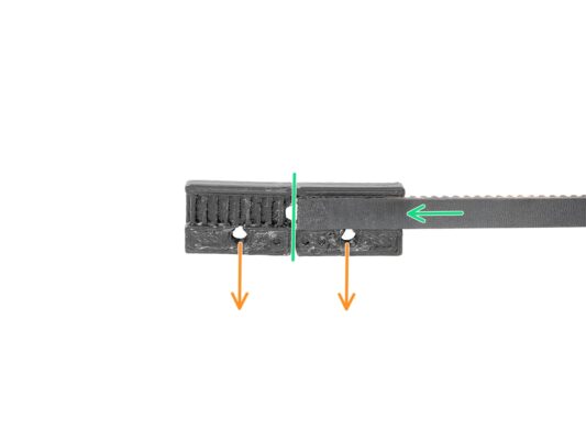 Anbringen des oberen Riemens: Belt-clamp