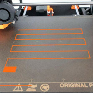 Odległość dyszy od powierzchni druku nie jest skalibrowana